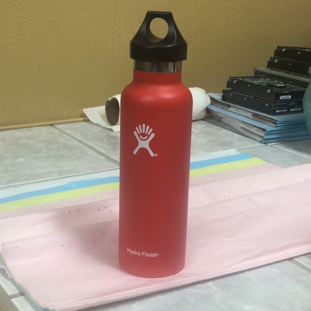 21 oz red Hydro Flask